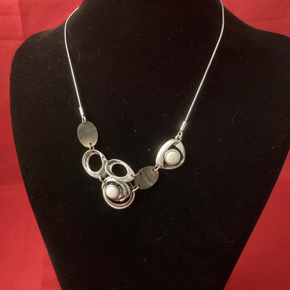 Silver tone and white Spoutnik necklace